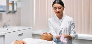 A woman and her aesthetician preparing for a facial treatment