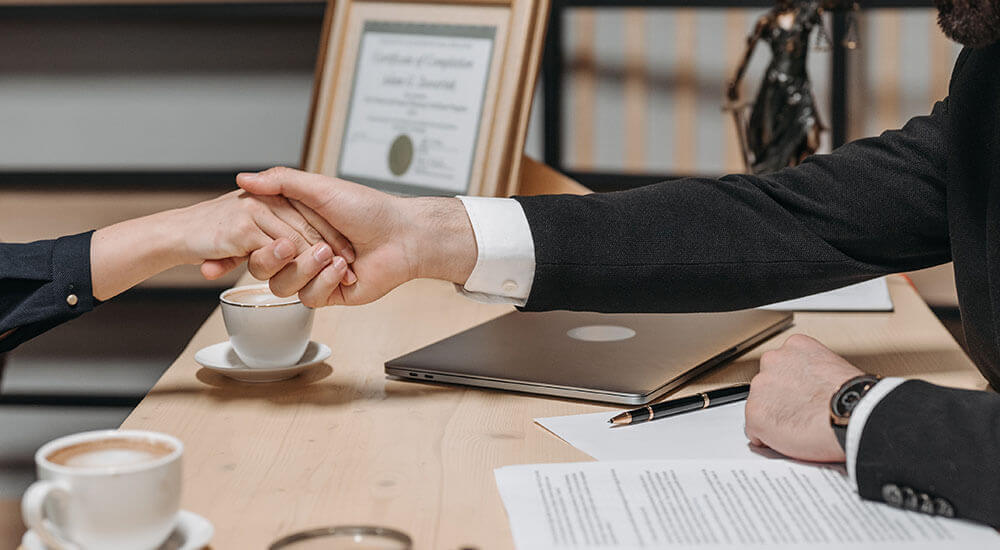 Two people shaking hands - Pennsylvania Careers In Government