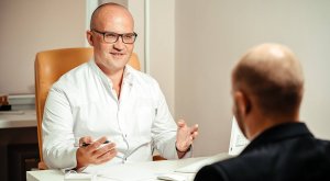 People talking in an office - Atlanta - Careers In Government