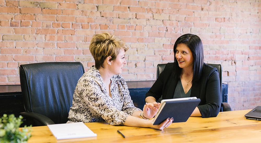 Women gisting at work - Atlanta - Careers In Government