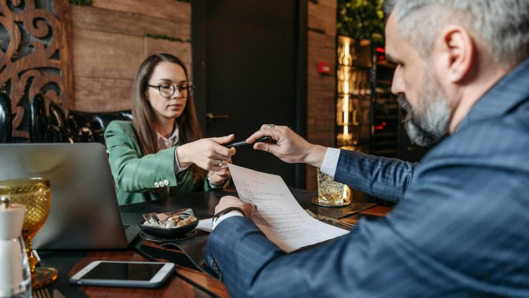 How To Land Your Government Contract Job Today